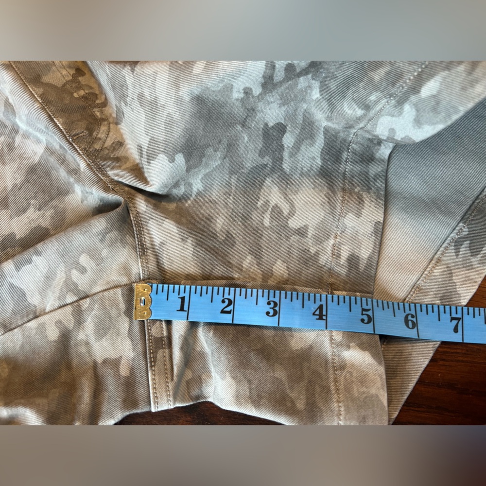 SPANX Stretch Twill Short Women’s Size L Stone Wash Camo 5” Inseam Beach Summer - Picture 12 of 13